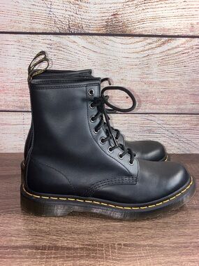 Dr. Martens EUC 1460 WOMEN'S Smooth Leather Lace Up Boots Size 8